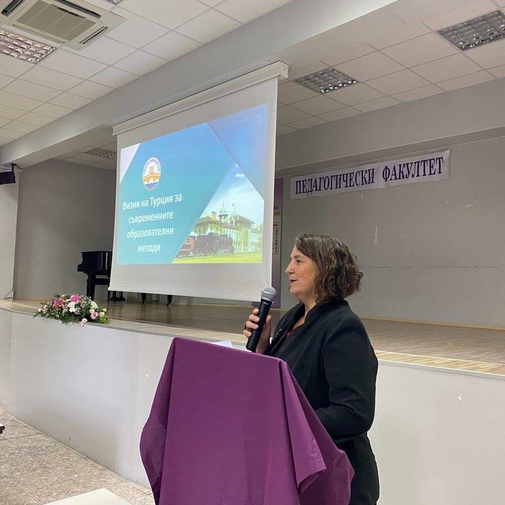 GÜZEL SANATLAR FAKÜLTESİ DEKANI PROF. MELİHAT TÜZÜN VE AKADEMİSYENLERİ, BULGARİSTAN’DA KATILDIKLARI SANAT VE BİLİM ETKİNLİKLERİNDEN İKİ ÖDÜLLE DÖNDÜ