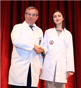 DİŞ HEKİMLİĞİ FAKÜLTESİNDE BEYAZ ÖNLÜK GİYME TÖRENİ