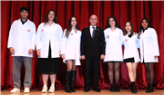 DİŞ HEKİMLİĞİ FAKÜLTESİNDE BEYAZ ÖNLÜK GİYME TÖRENİ