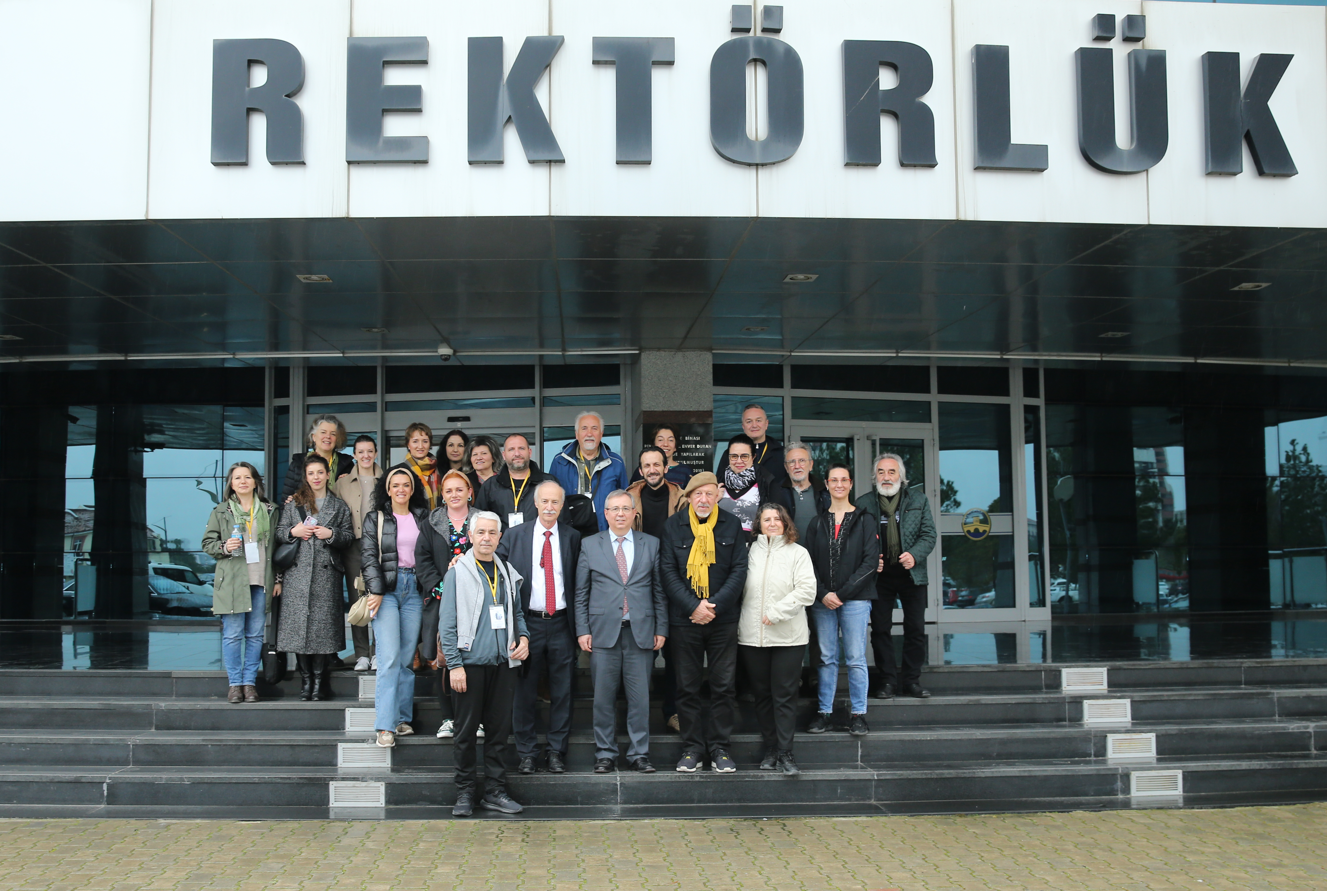 REKTÖR PROF. DR. ERHAN TABAKOĞLU, BALKANLI RESSAMLARI AĞIRLADI