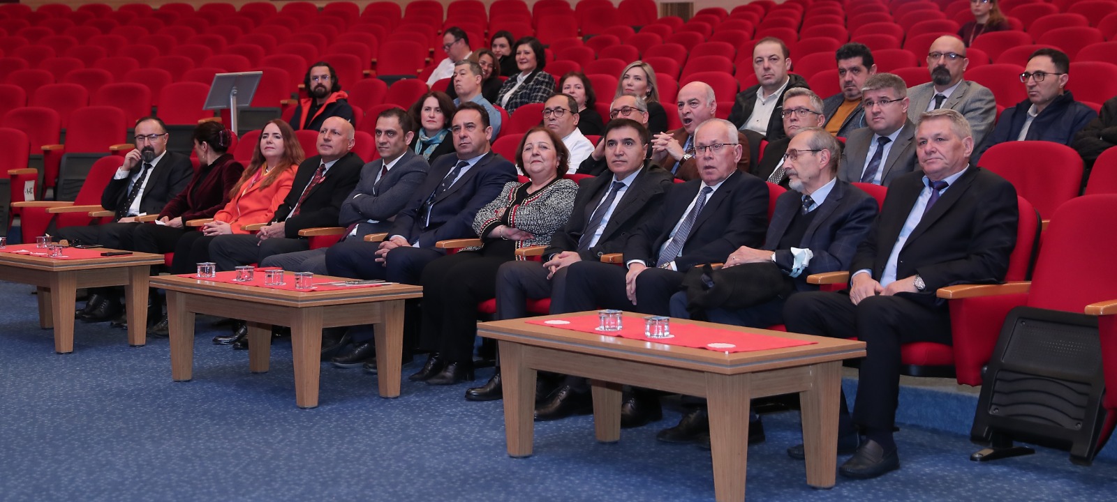 REKTÖR PROF. DR. ERHAN TABAKOĞLU: “BÜYÜK BİR ÖZVERİYLE ÇALIŞAN TÜM SAĞLIK ÇALIŞANLARININ BAYRAMI KUTLU OLSUN!”