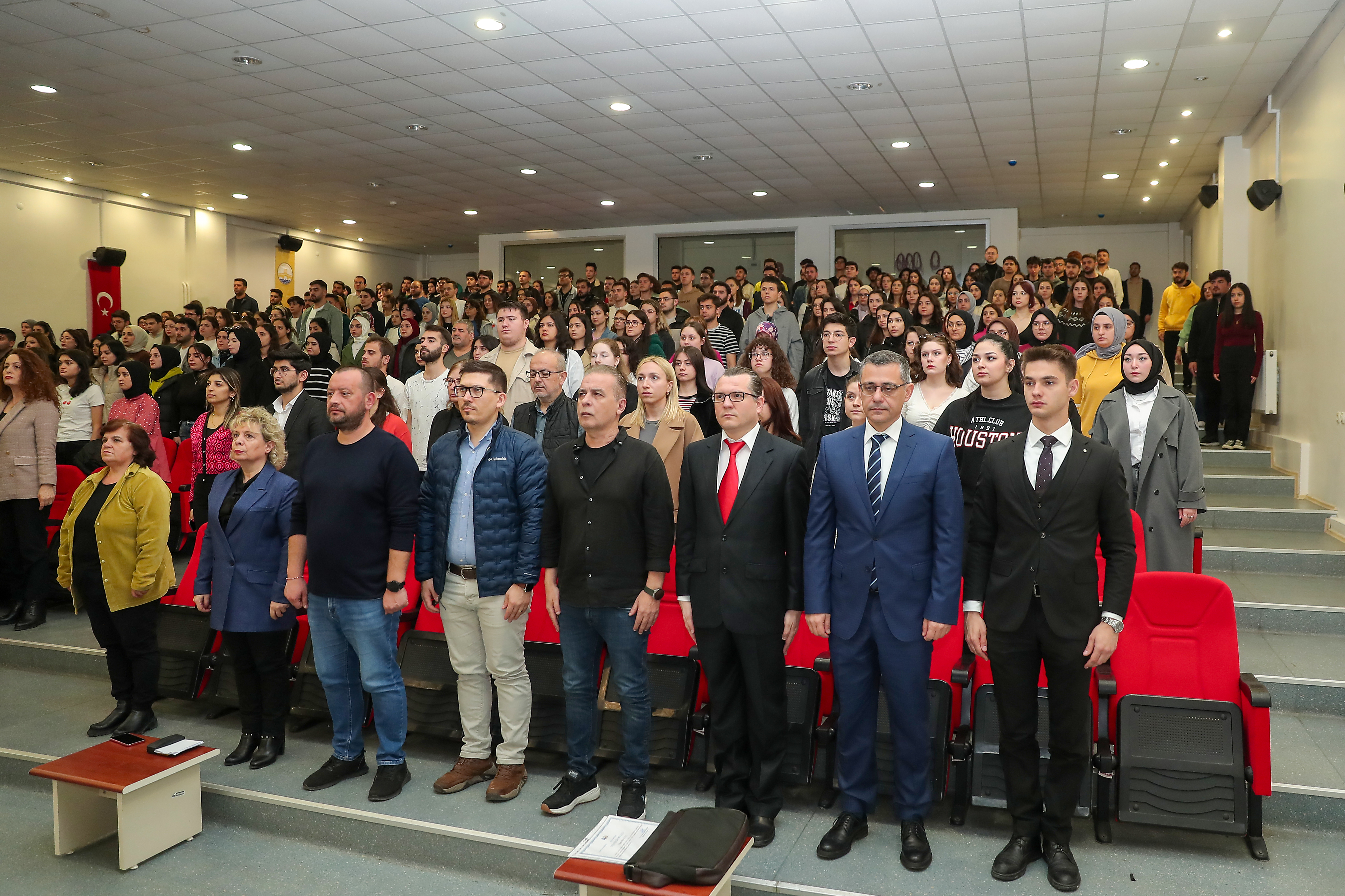 TRAKYA ÜNİVERSİTESİNDE, 109. YILINDA ÇANAKKALE ZAFERİ VE ŞEHİTLERİ ANILDI