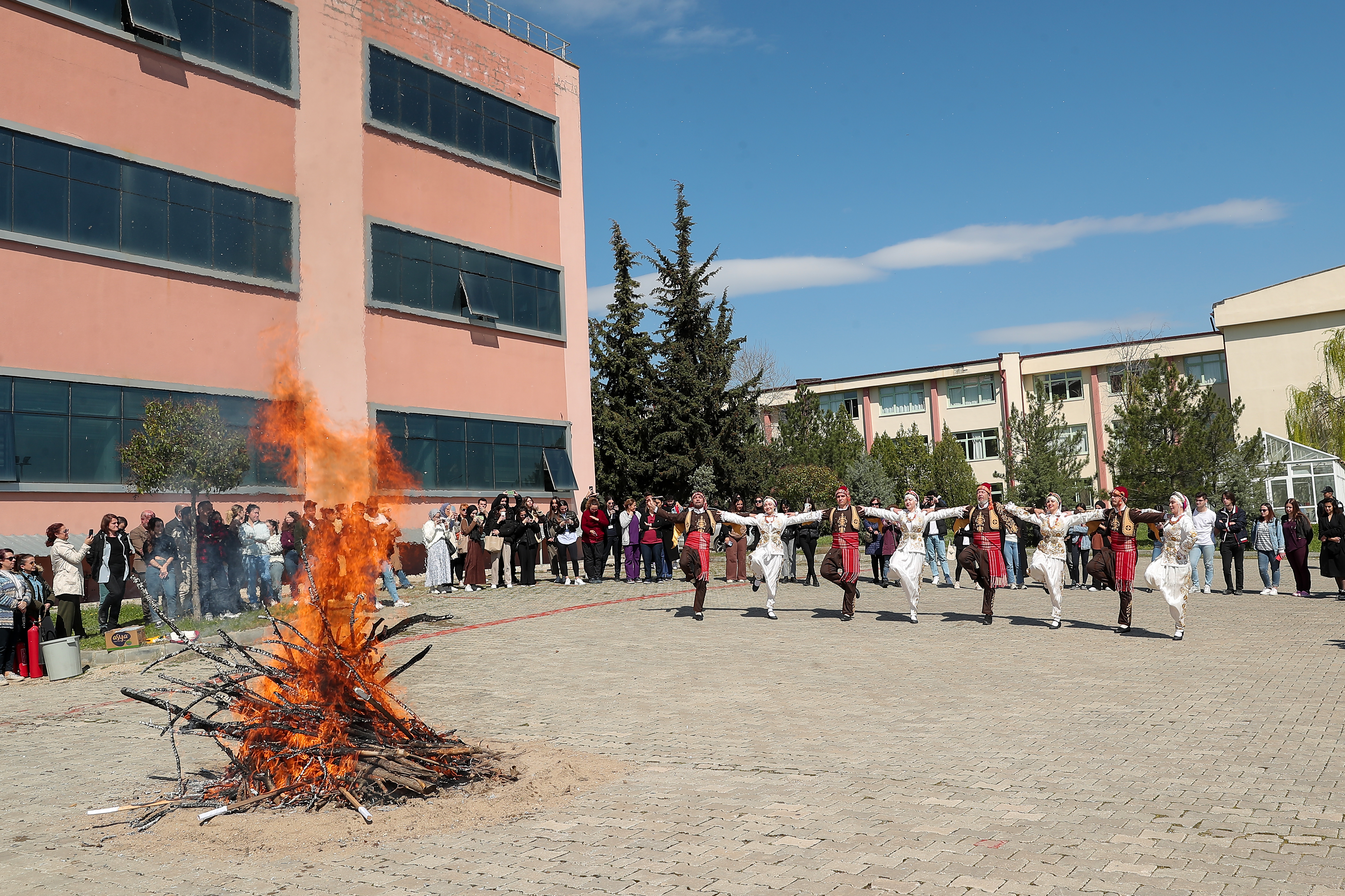 TRAKYA ÜNİVERSİTESİNDE NEVRUZ BAYRAMI COŞKUYLA KUTLANDI