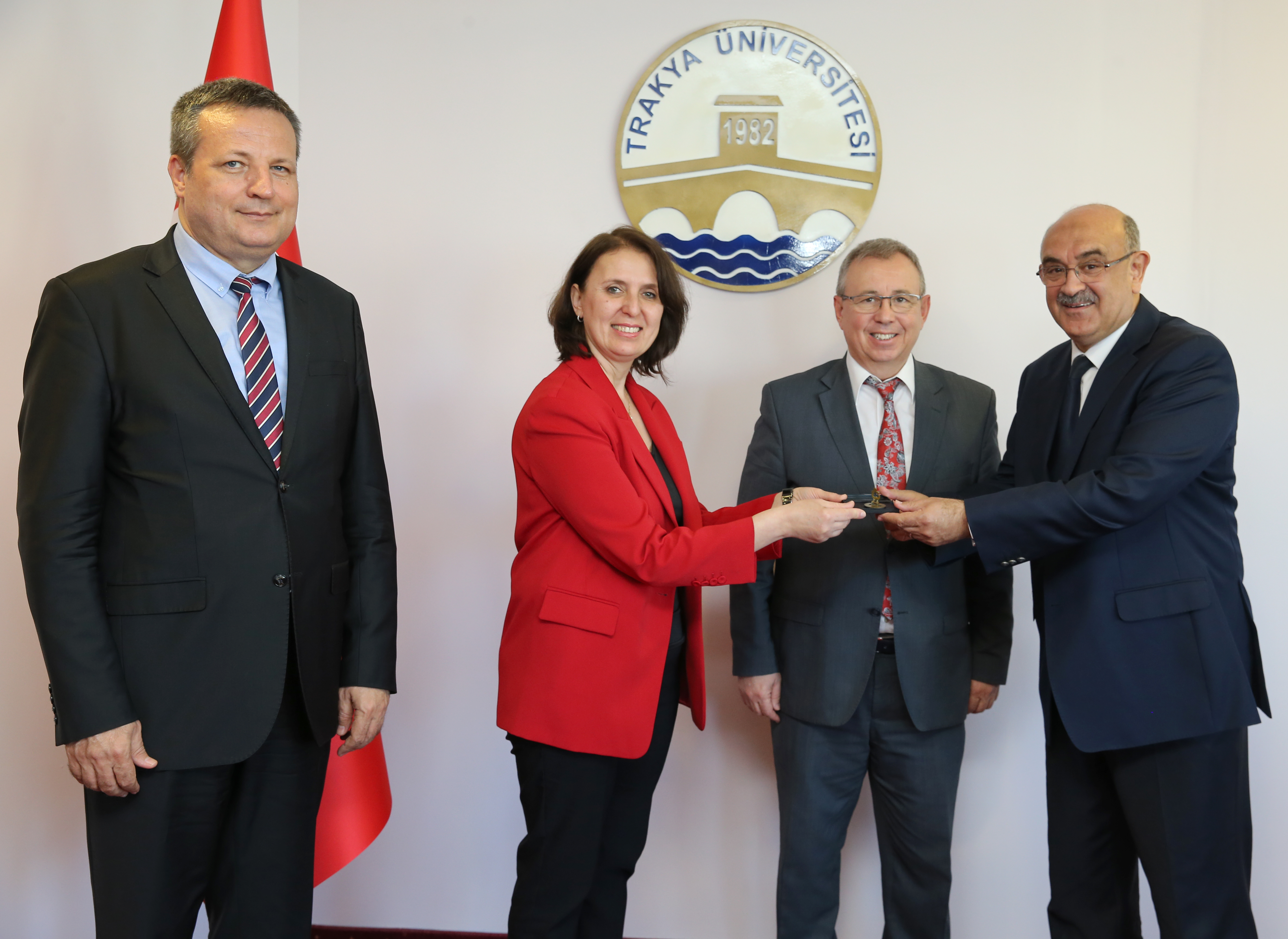 TRAKYA ÜNİVERSİTESİ FEN FAKÜLTESİ DEKANLIĞINA, PROF. DR. ÖZLEM ÇETİN ERDOĞAN ATANDI