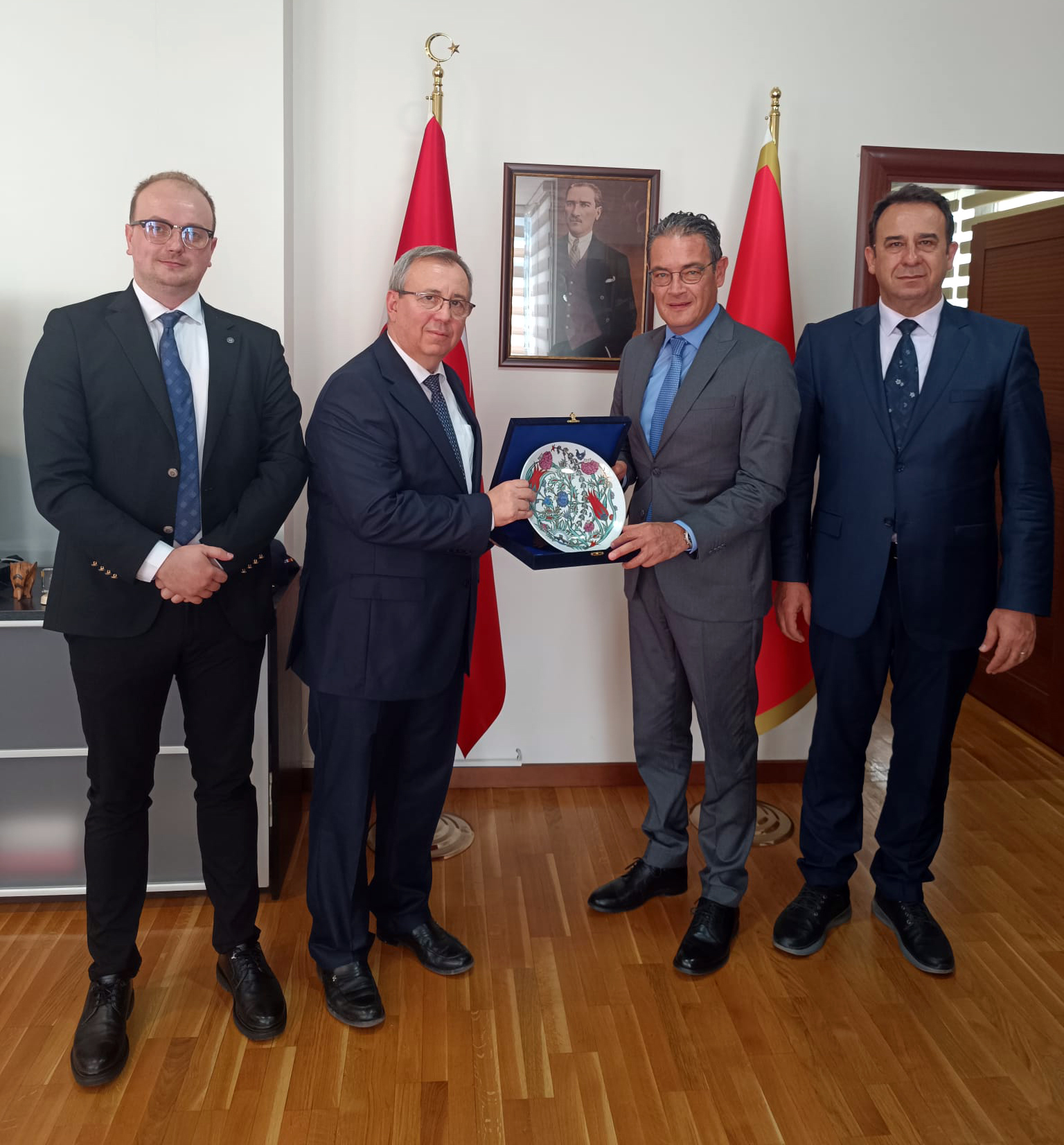 TRAKYA ÜNİVERSİTESİ REKTÖRÜ PROF. DR. ERHAN TABAKOĞLU’NDAN KARADAĞ BÜYÜKELÇİSİ BARIŞ KALKAVAN’A ZİYARET