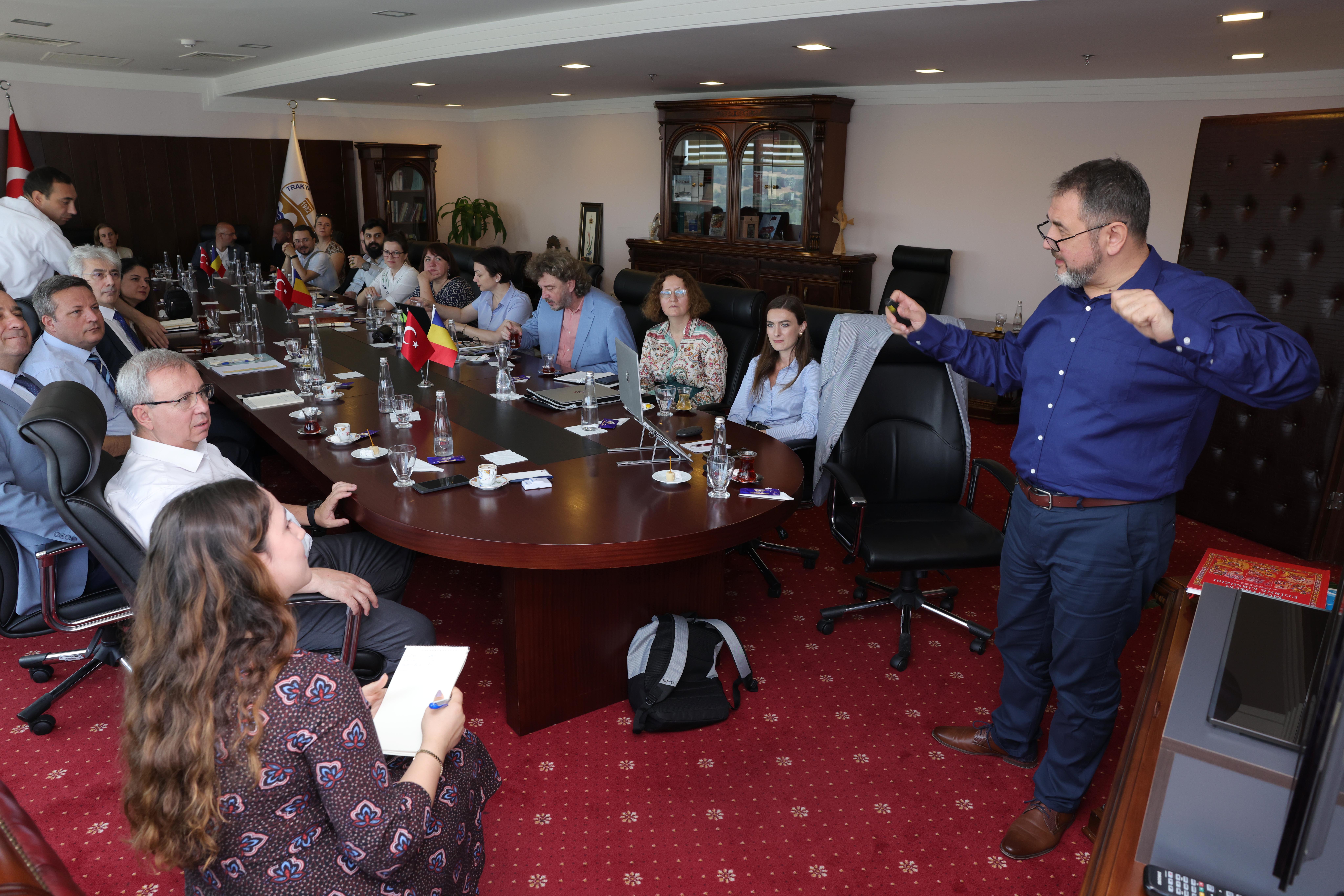 TRAKYA ÜNİVERSİTESİ VE BÜKREŞ ÜNİVERSİTESİ ARASINDAKİ İŞ BİRLİKLERİ GÜÇLENİYOR