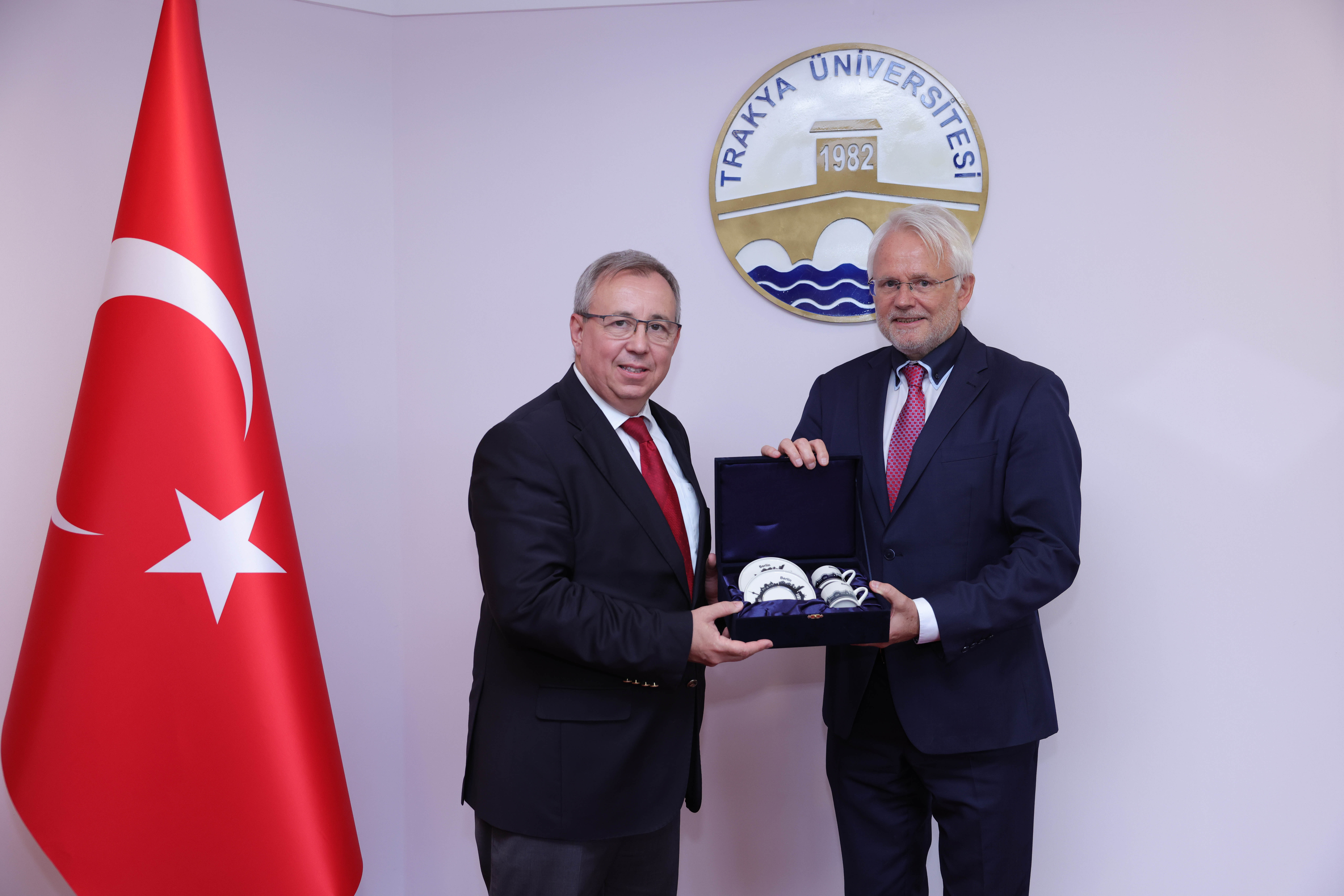 ALMANYA’NIN İSTANBUL BAŞKONSOLOSU JOHANNES REGENBRECHT’DAN REKTÖR PROF. DR. ERHAN TABAKOĞLU’NA ZİYARET