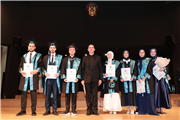 İLAHİYAT FAKÜLTESİNDE MEZUNİYET SEVİNCİ