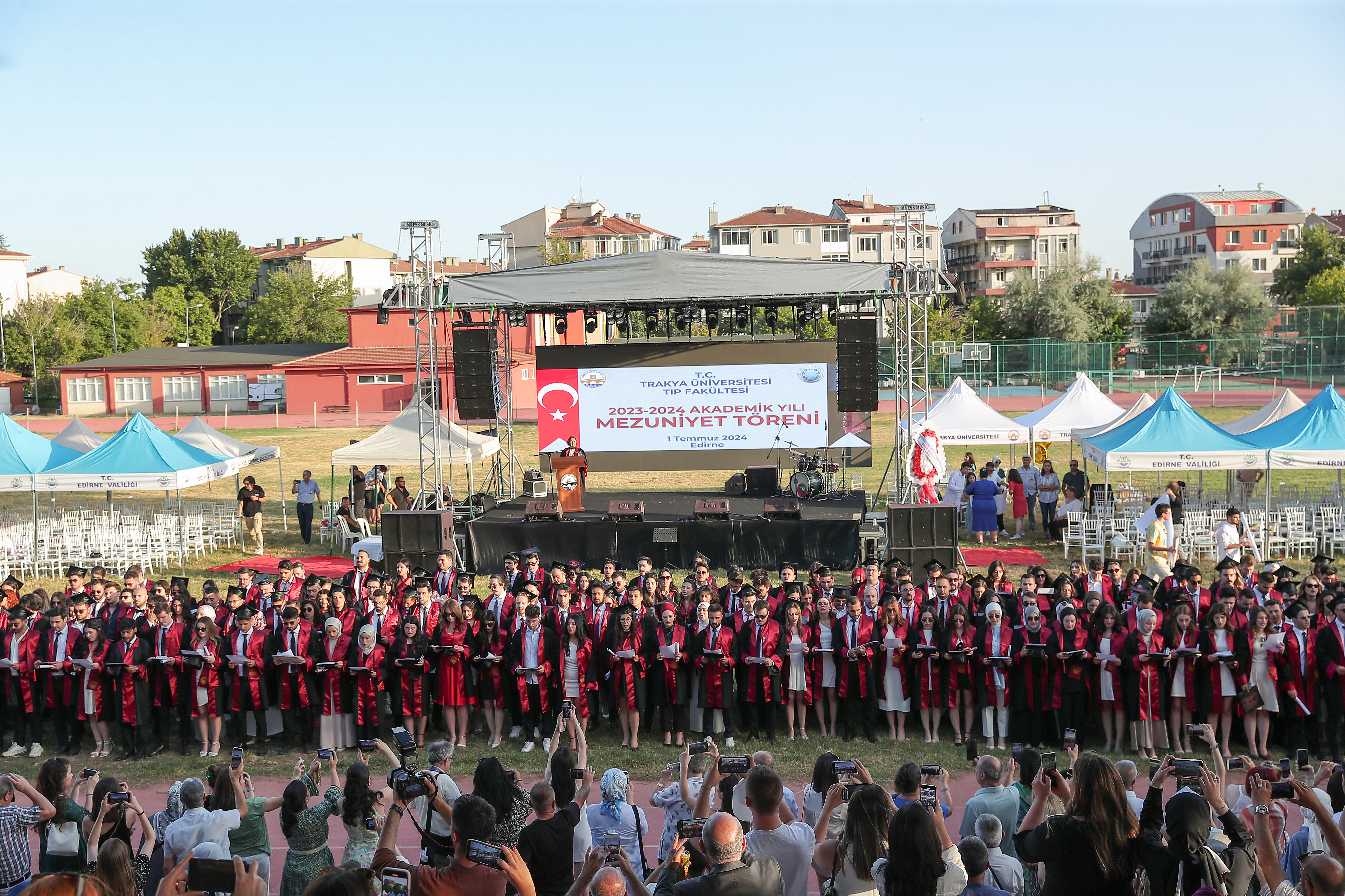 TIP FAKÜLTESİNDE MEZUNİYET COŞKUSU