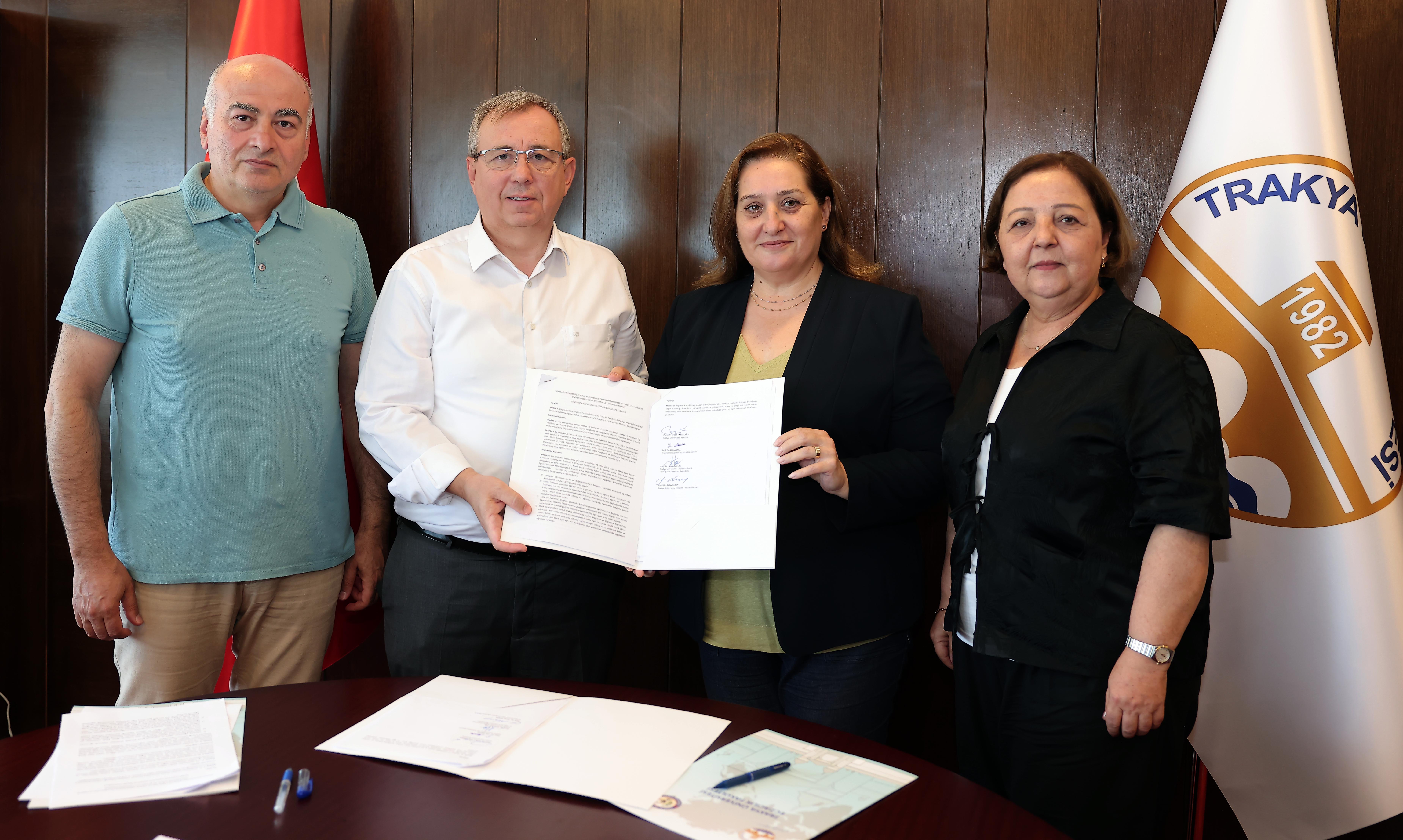 KLİNİK ECZACILIK UZMANLIK EĞİTİMİ İŞBİRLİĞİ PROTOKOLÜ İMZALANDI