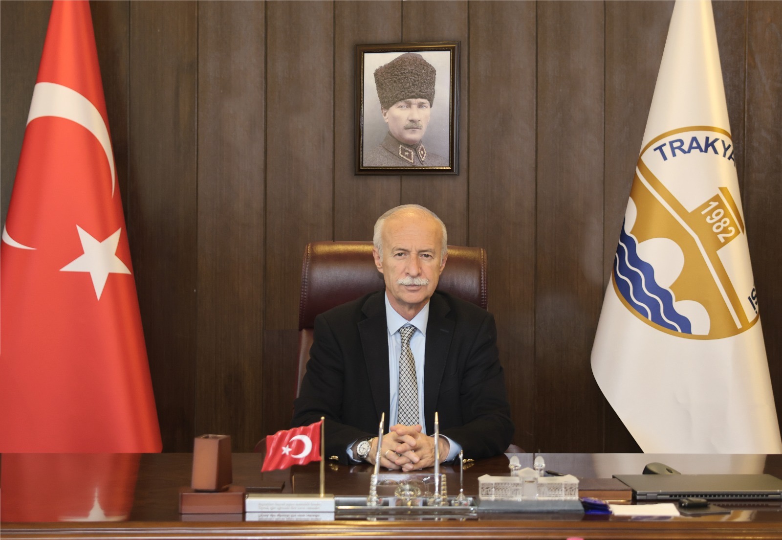 REKTÖRÜMÜZ PROF. DR. MUSTAFA HATİPLER’İN ÖĞRETMENLER GÜNÜ MESAJI