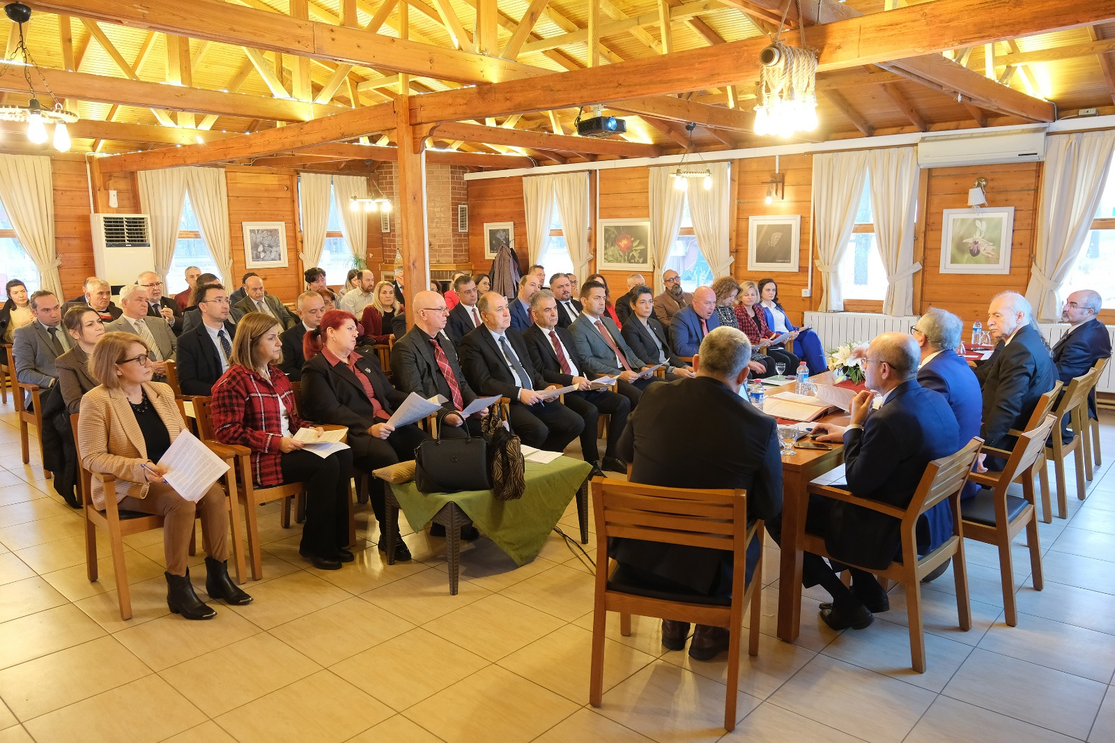 ÜNİVERSİTEMİZİN YILIN SON YÖNETİM KURULU VE SENATO TOPLANTISI MERİÇ KENARI SOSYAL TESİSLERİ’NDE GERÇEKLEŞTİRİLDİ
