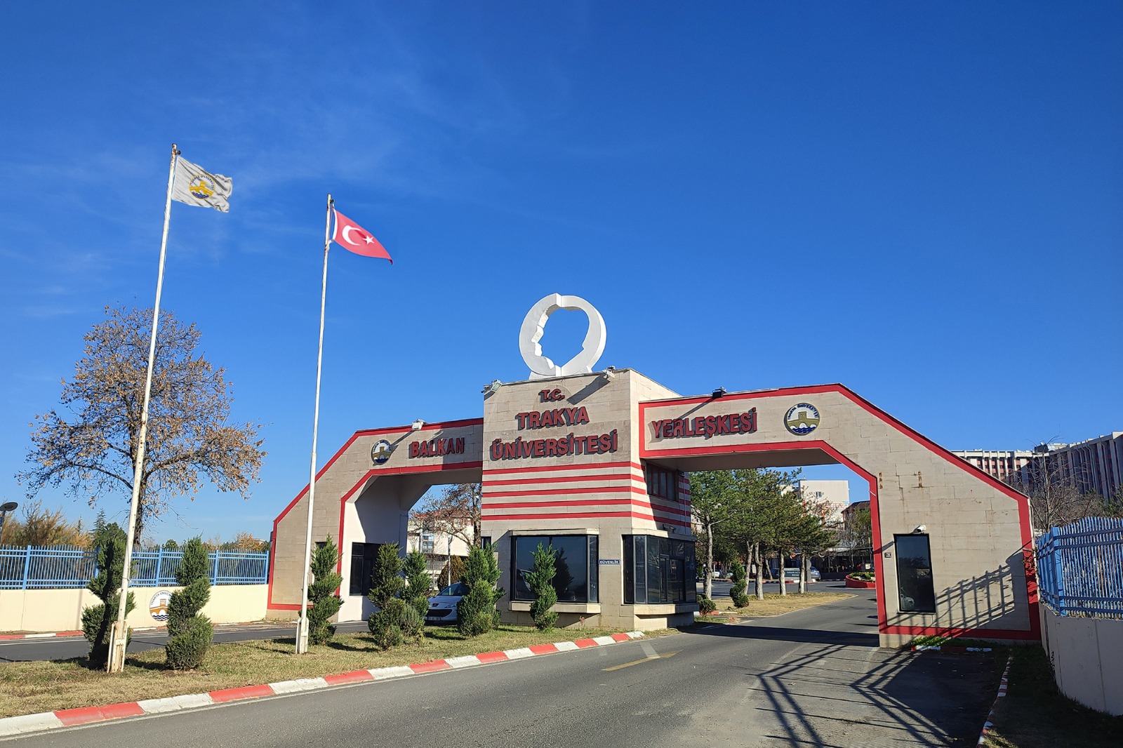TRAKYA ÜNİVERSİTESİNDE MESLEK YÜKSEKOKULLARI AKREDİTASYON SÜRECİNİ BAŞARI İLE TAMAMLADI