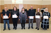 BAĞIMLILIKLA MÜCADELE UYGULAYICI EĞİTİMİNİ TAMAMLAYANLARA SERTİFİKALARI VERİLDİ