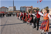 HALK OYUNLARI EKİPLERİ, ÖĞRENCİLERİMİZ VE VATANDAŞLARIMIZLA BULUŞMAYA DEVAM ETTİ