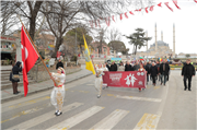 ULUSLARARASI BALKAN HALK OYUNLARI FESTİVALİ KORTEJ YÜRÜYÜŞÜ YAPILDI