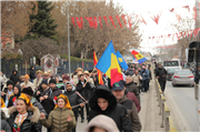 ULUSLARARASI BALKAN HALK OYUNLARI FESTİVALİ KORTEJ YÜRÜYÜŞÜ YAPILDI