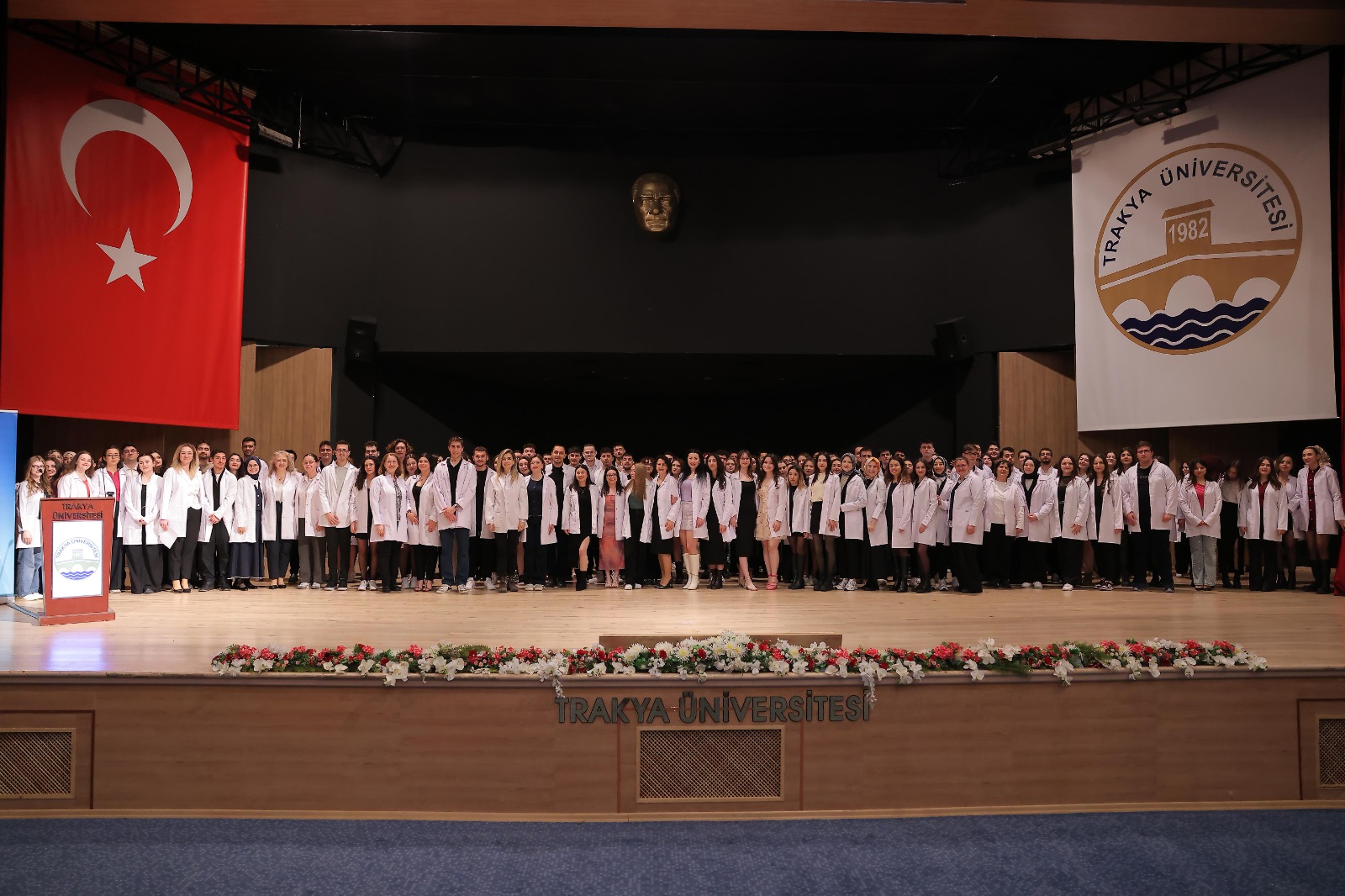 FİZYOTERAPİST ADAYLARI BEYAZ ÖNLÜKLERİNİ GİYDİ