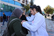 TRAKYA ÜNİVERSİTESİNDEN KANSER HAFTASI’NDA FARKINDALIK ETKİNLİĞİ: “ERKEN TEŞHİS HAYAT KURTARIR”