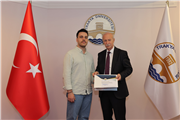 BALKAN ÜLKELERİ REKTÖR VE REKTÖR YARDIMCILARINA MİHMANDARLIK YAPAN TIP FAKÜLTESİ ÖĞRENCİLERİNE TEŞEKKÜR BELGESİ VERİLDİ