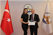 BALKAN ÜLKELERİ REKTÖR VE REKTÖR YARDIMCILARINA MİHMANDARLIK YAPAN TIP FAKÜLTESİ ÖĞRENCİLERİNE TEŞEKKÜR BELGESİ VERİLDİ