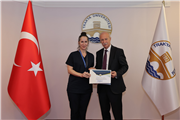BALKAN ÜLKELERİ REKTÖR VE REKTÖR YARDIMCILARINA MİHMANDARLIK YAPAN TIP FAKÜLTESİ ÖĞRENCİLERİNE TEŞEKKÜR BELGESİ VERİLDİ