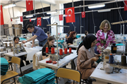 EDİRNE TEKNİK BİLİMLER MYO ÖĞRENCİLERİ ÜNİVERSİTE HASTANESİNE AMELİYATHANE TEKSTİLLERİ ÜRETİYOR