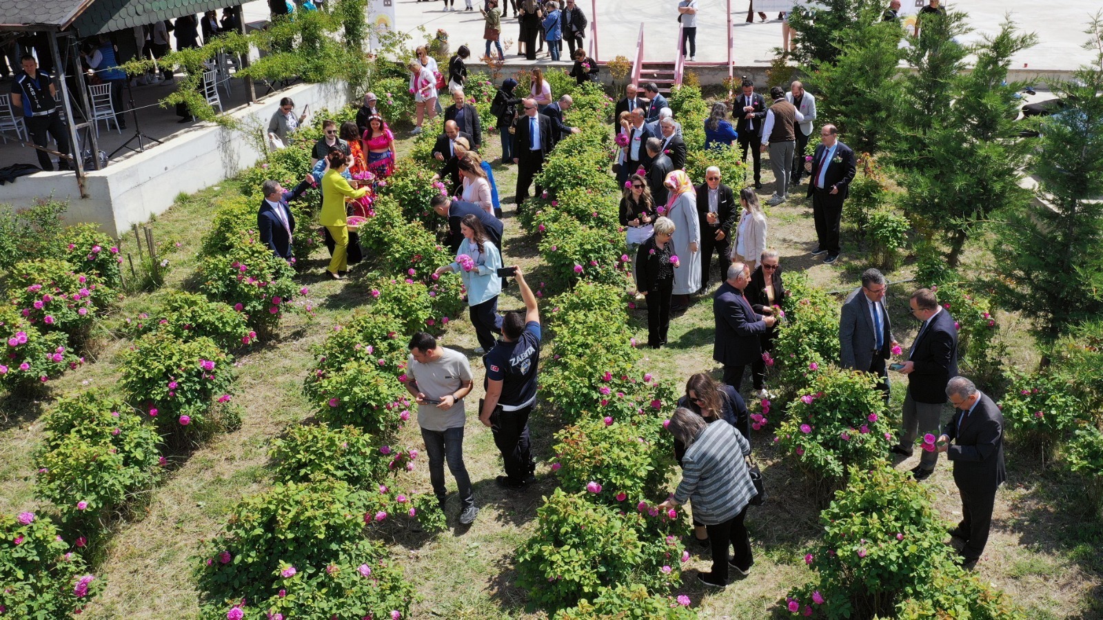 TRAKYA ÜNİVERSİTESİNDE 4. GÜL HASAT ŞENLİĞİ GERÇEKLEŞTİRİLDİ