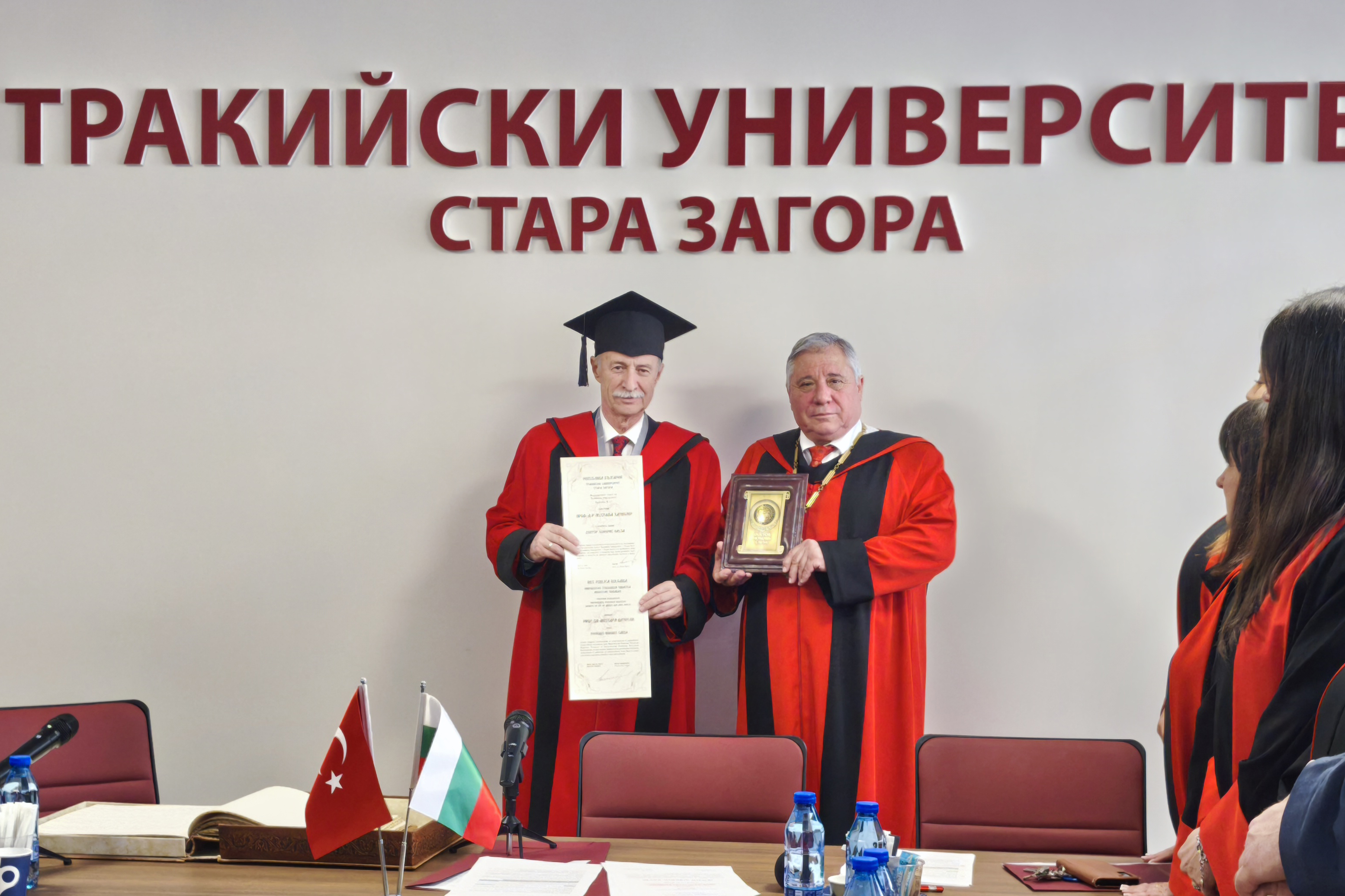 ÜNİVERSİTEMİZ REKTÖRÜ PROF. DR. MUSTAFA HATİPLER’E STARA ZAGORA TRAKİA ÜNİVERSİTESİNDEN FAHRİ DOKTORA ÜNVANI