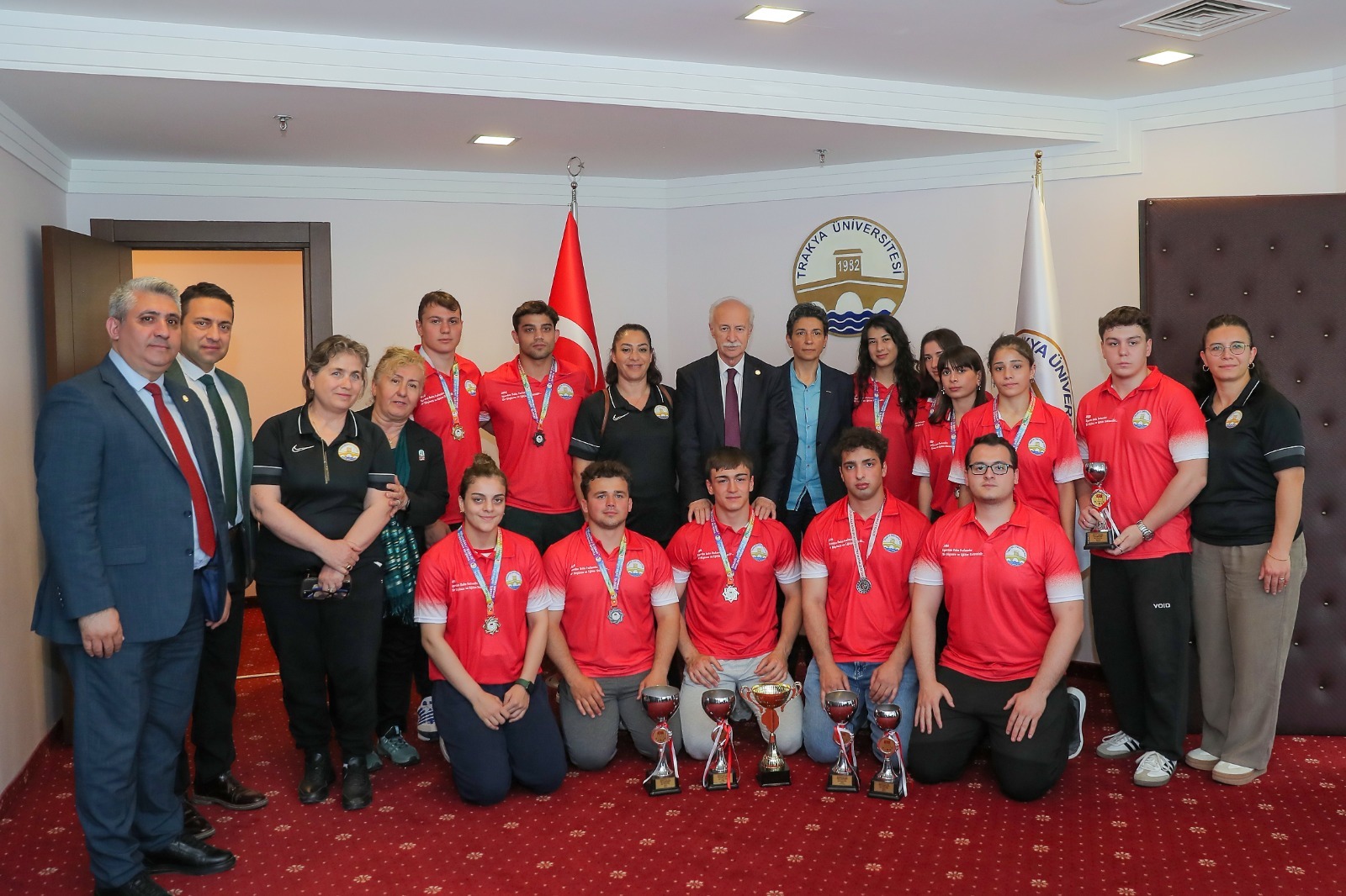 ŞAMPİYON JUDOCULARIMIZDAN REKTÖRÜMÜZE ZİYARET