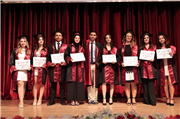TRAKYA ÜNİVERSİTESİ ECZACILIK FAKÜLTESİNDE MEZUNİYET SEVİNCİ
