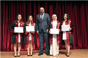 TRAKYA ÜNİVERSİTESİ ECZACILIK FAKÜLTESİNDE MEZUNİYET SEVİNCİ