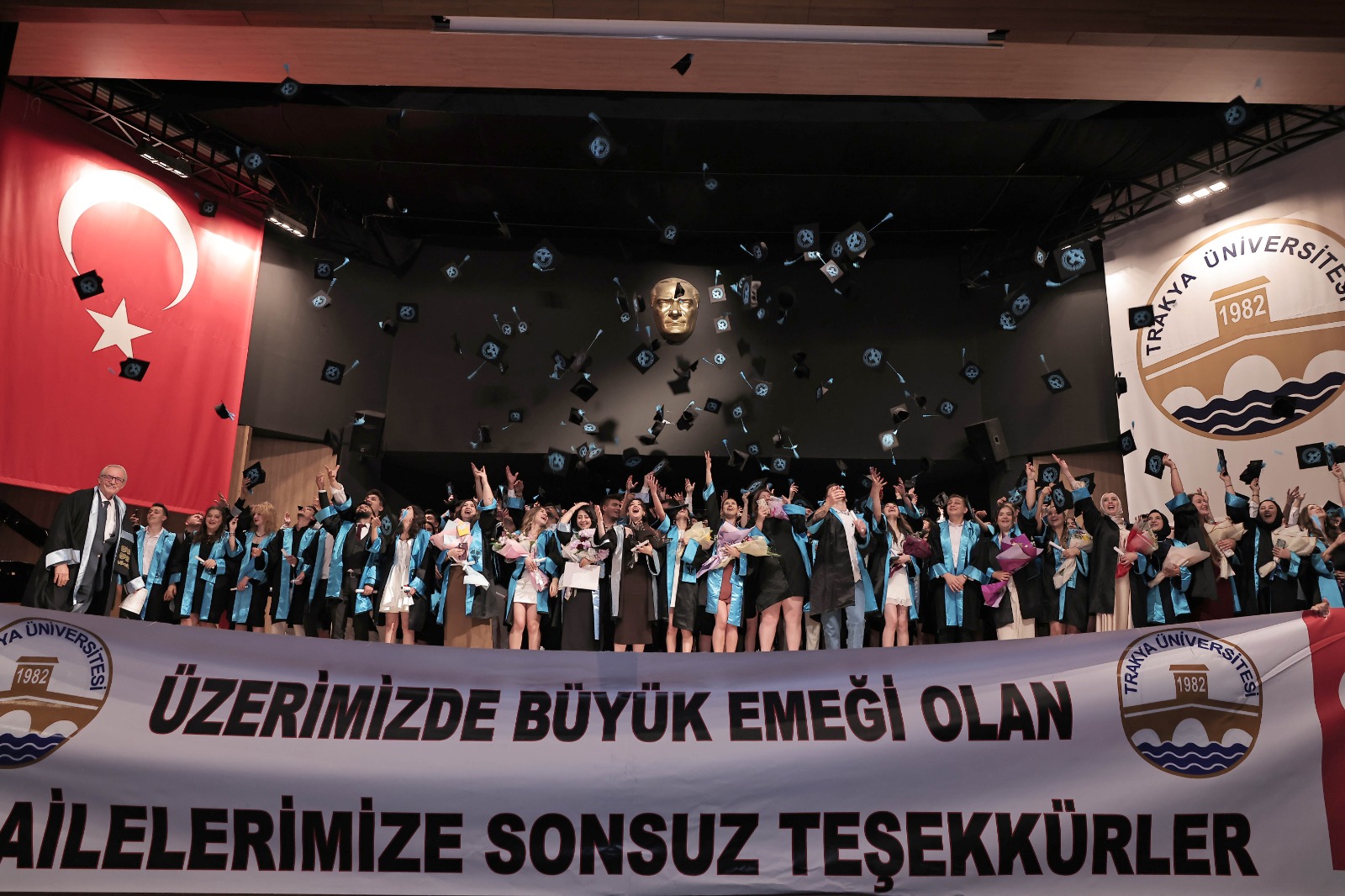 EDİRNE TEKNİK BİLİMLER MESLEK YÜKSEKOKULUNDA MEZUNİYET SEVİNCİ
