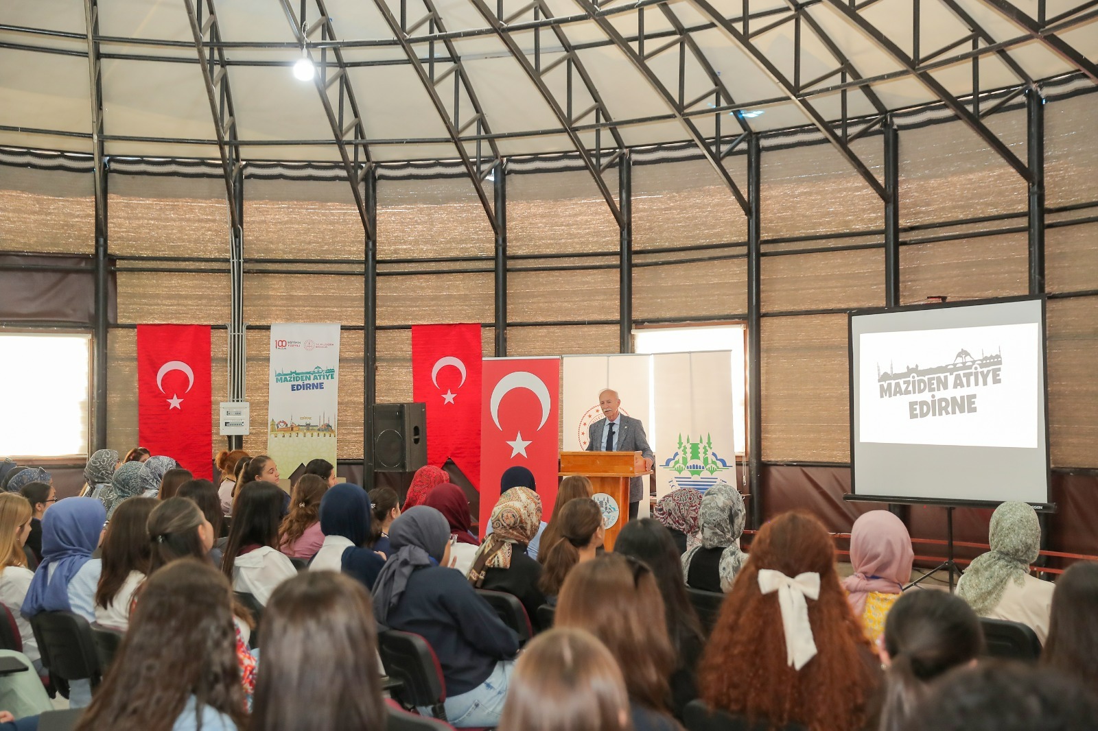 REKTÖR PROF. DR. MUSTAFA HATİPLER, “MAZİDEN ATİYE EDİRNE” GENÇLİK KAMPI’NDA ÖĞRENCİLERLE BULUŞTU