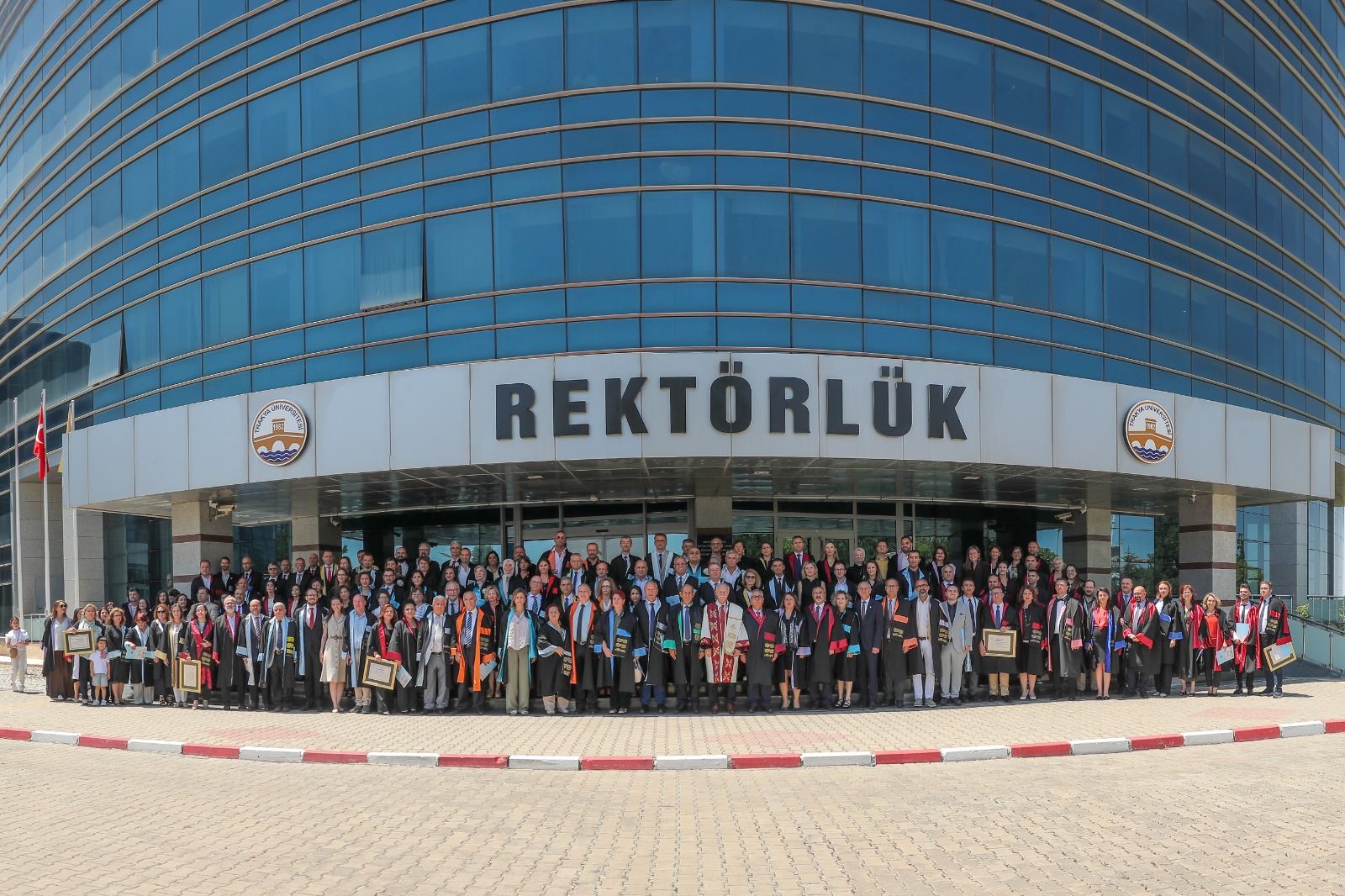 TRAKYA ÜNİVERSİTESİNDE AKADEMİK YÜKSELTME VE ÖDÜL TÖRENİ GERÇEKLEŞTİRİLDİ