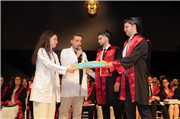 TRAKYA ÜNİVERSİTESİ TIP FAKÜLTESİNDE MEZUNİYET SEVİNCİ