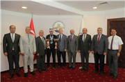 REKTÖRÜMÜZDEN BAŞARILI ATLET PERSONELİMİZE TEBRİK