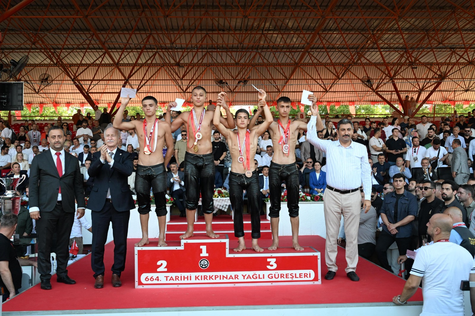 664. TARİHİ KIRKPINAR YAĞLI GÜREŞLERİ SONA ERDİ!