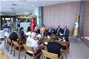 ÜNİVERSİTEMİZ YÖNETİCİLERİ ADAY ÖĞRENCİLERLE BULUŞTU