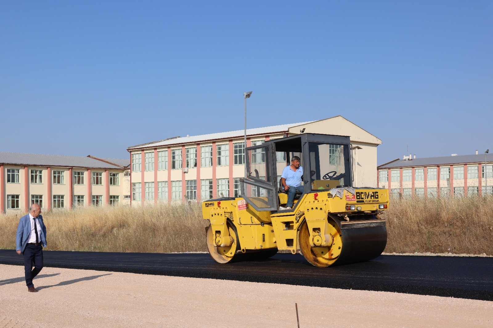 ÜNİVERSİTEMİZ BALKAN YERLEŞKESİ’NDE YOL DÜZENLEME VE ASFALTLAMA ÇALIŞMALARI