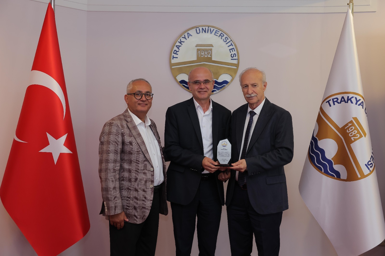 EMEKLİLİĞE AYRILAN İLYAS İPEK’E VEDA TÖRENİ