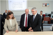 ÜNİVERSİTEMİZ SAĞLIK BİLİMLERİ FAKÜLTESİNDE YENİ AMFİLER AÇILDI