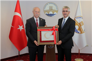 MİLLİ EĞİTİM BAKAN YARDIMCISI DR. NAZİF YILMAZ’DAN, TIP FAKÜLTESİ ÖĞRENCİLERİYLE “İNSAN VE İNSANA HİZMETİN DEĞERİ” KONULU SÖYLEŞİ