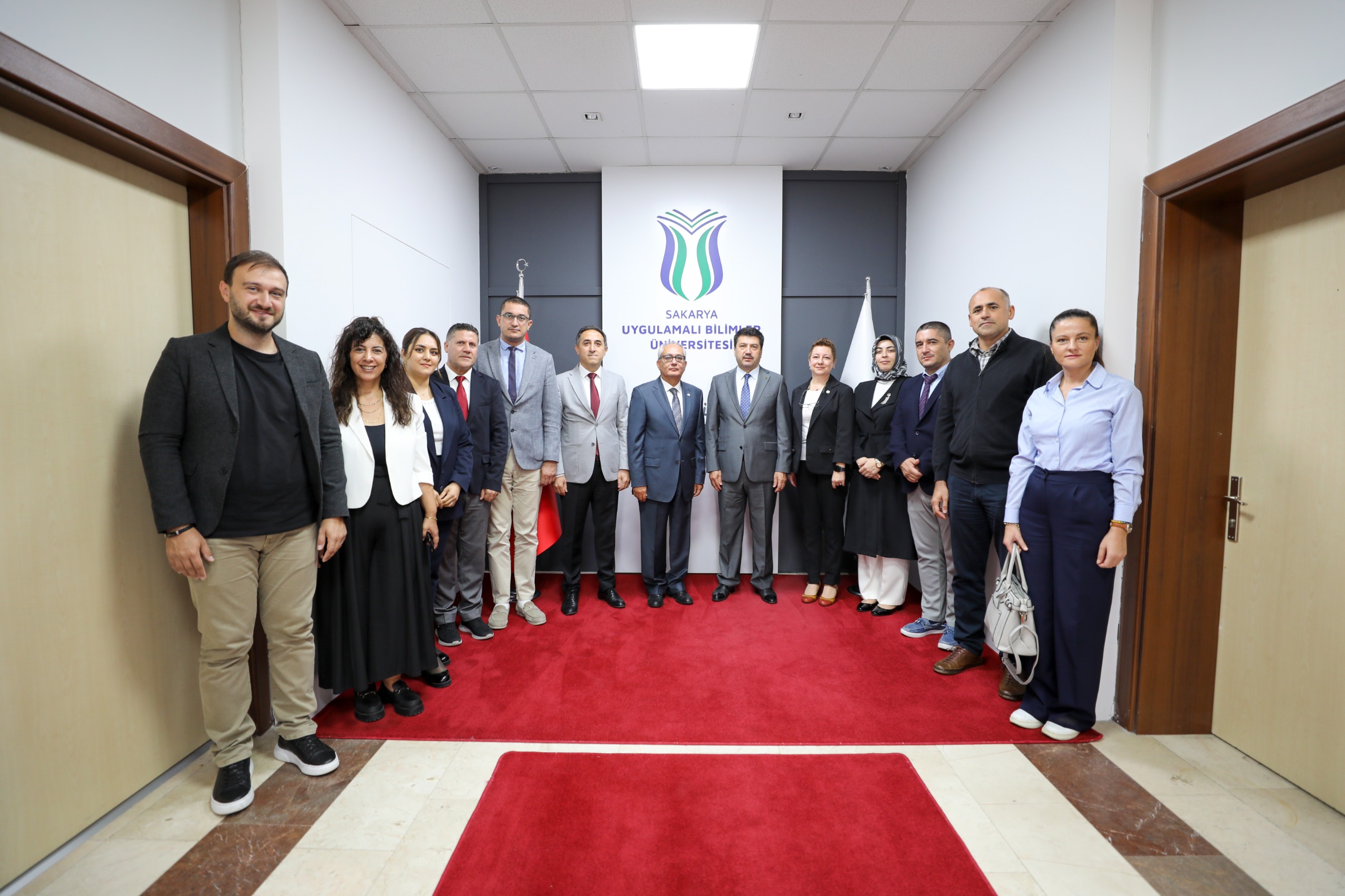 ÜNİVERSİTEMİZDEN SAKARYA UYGULAMALI BİLİMLER ÜNİVERSİTESİNE AKRAN DEĞERLENDİRME ZİYARETİ