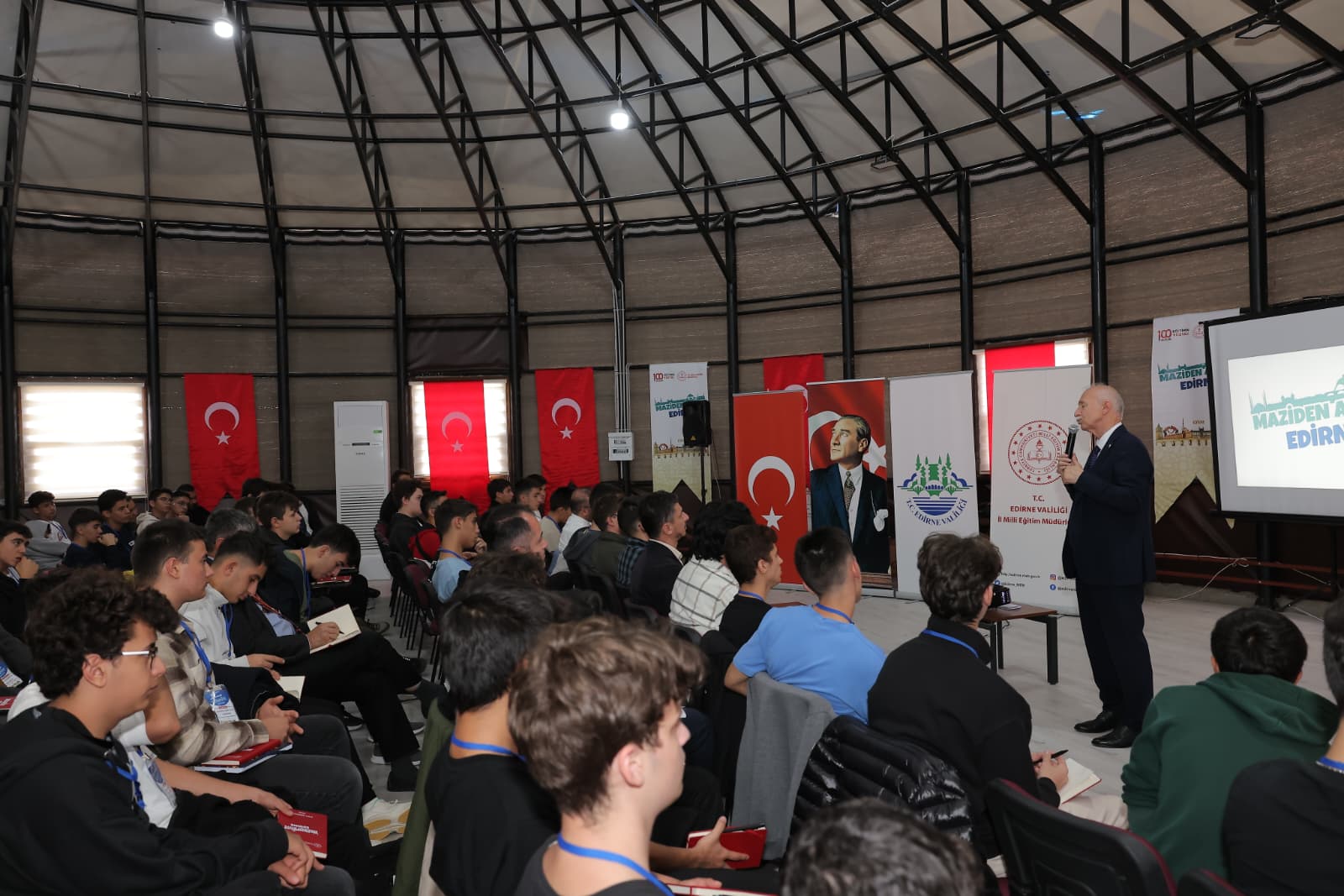 MAZİDEN ATİYE GENÇLİK KAMPINDA REKTÖRÜMÜZDEN İLK DERS