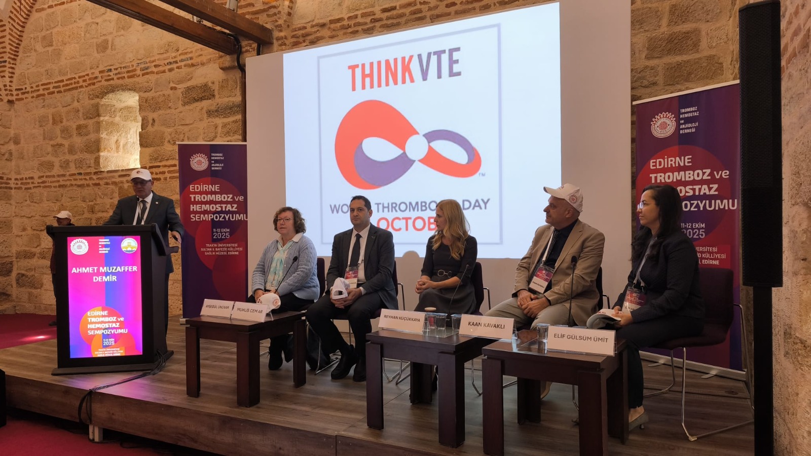 DÜNYA TROMBOZ GÜNÜ ETKİNLİĞİ ÜNİVERSİTEMİZ SAĞLIK MÜZESİ’NDE GERÇEKLEŞTİRİLDİ