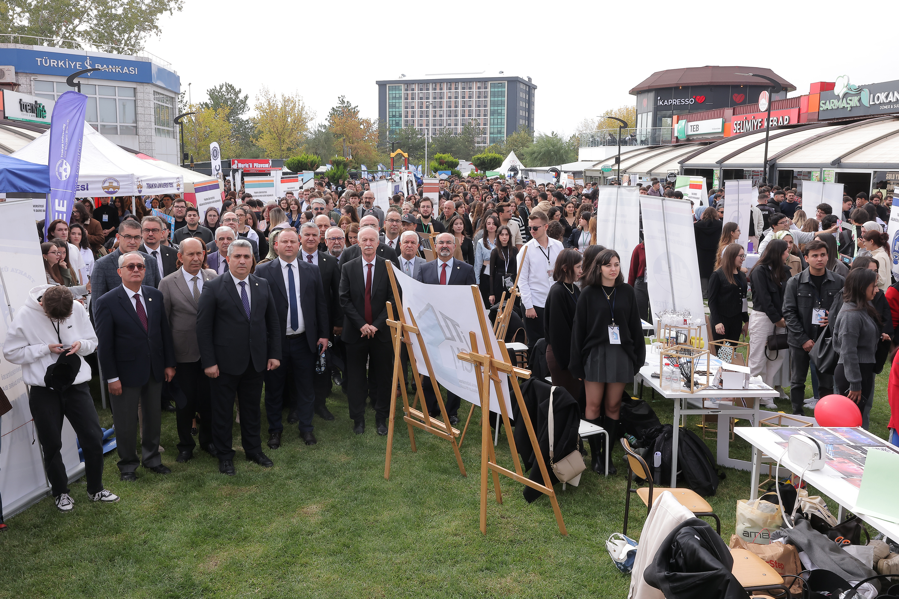  “TOPLULUKLAR BULUŞUYOR” ETKİNLİĞİNE BÜYÜK İLGİ 