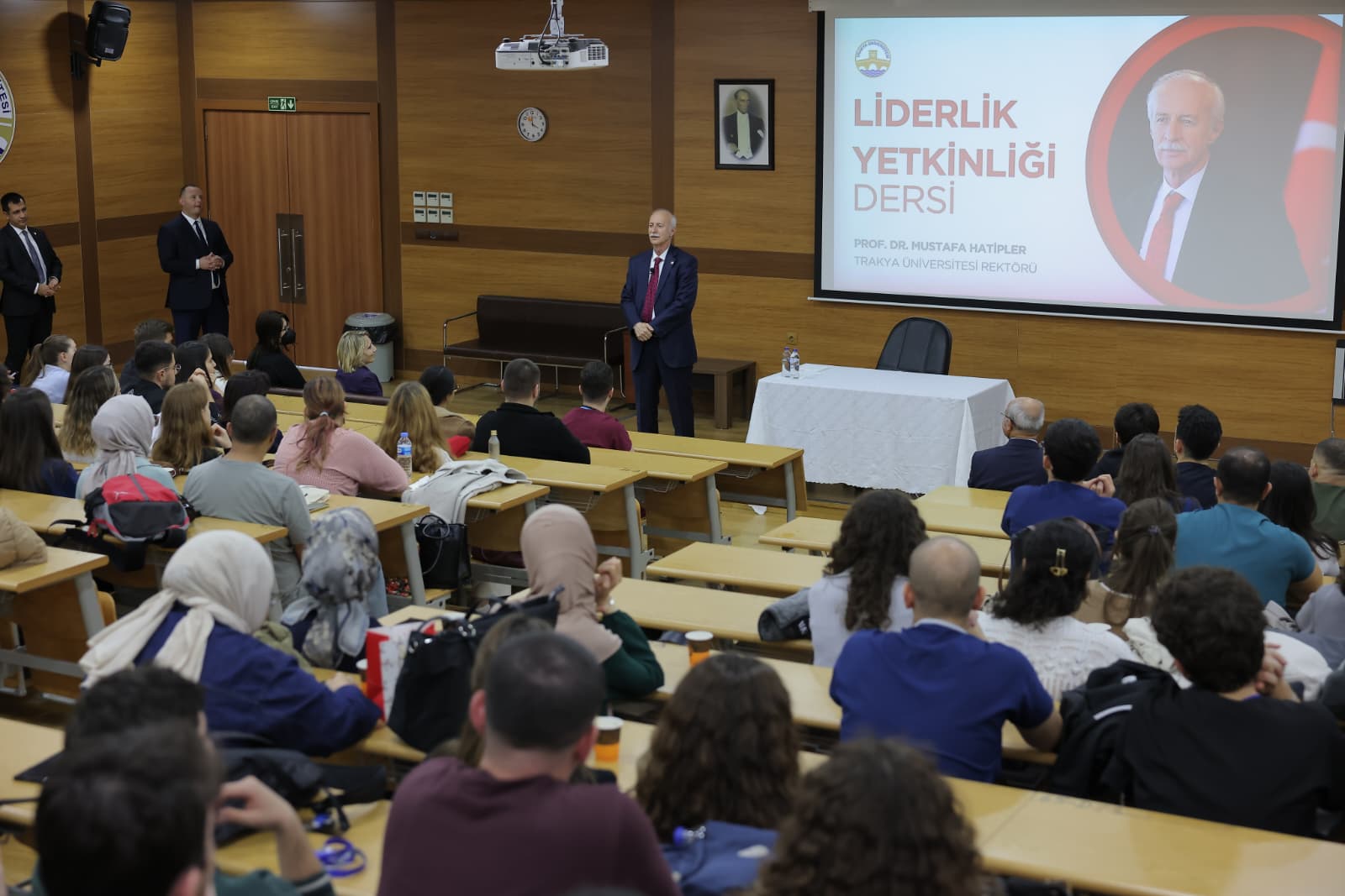 TRAKYA ÜNİVERSİTESİ REKTÖRÜNDEN TIP FAKÜLTESİ ÖĞRENCİLERİNE “LİDERLİK YETKİNLİĞİ” DERSİ