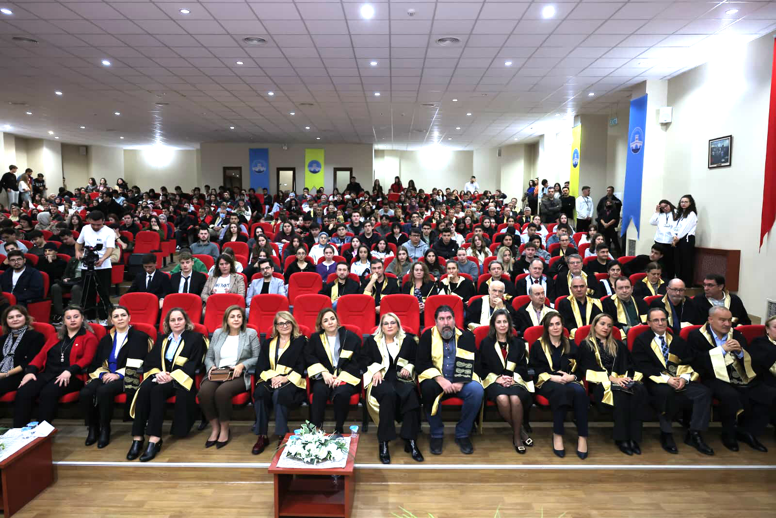 İKTİSADİ VE İDARİ BİLİMLER FAKÜLTESİNDE 2025–2026 AKADEMİK YILI AÇILIŞ TÖRENİ GERÇEKLEŞTİ