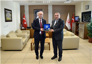 REKTÖRÜMÜZDEN İDARE MAHKEMESİ BAŞKANI YASİN AYNA İLE TRAKYA GÜMRÜK VE DIŞ TİCARET BÖLGE MÜDÜRÜ ALİ TOPÇU’YA ZİYARET